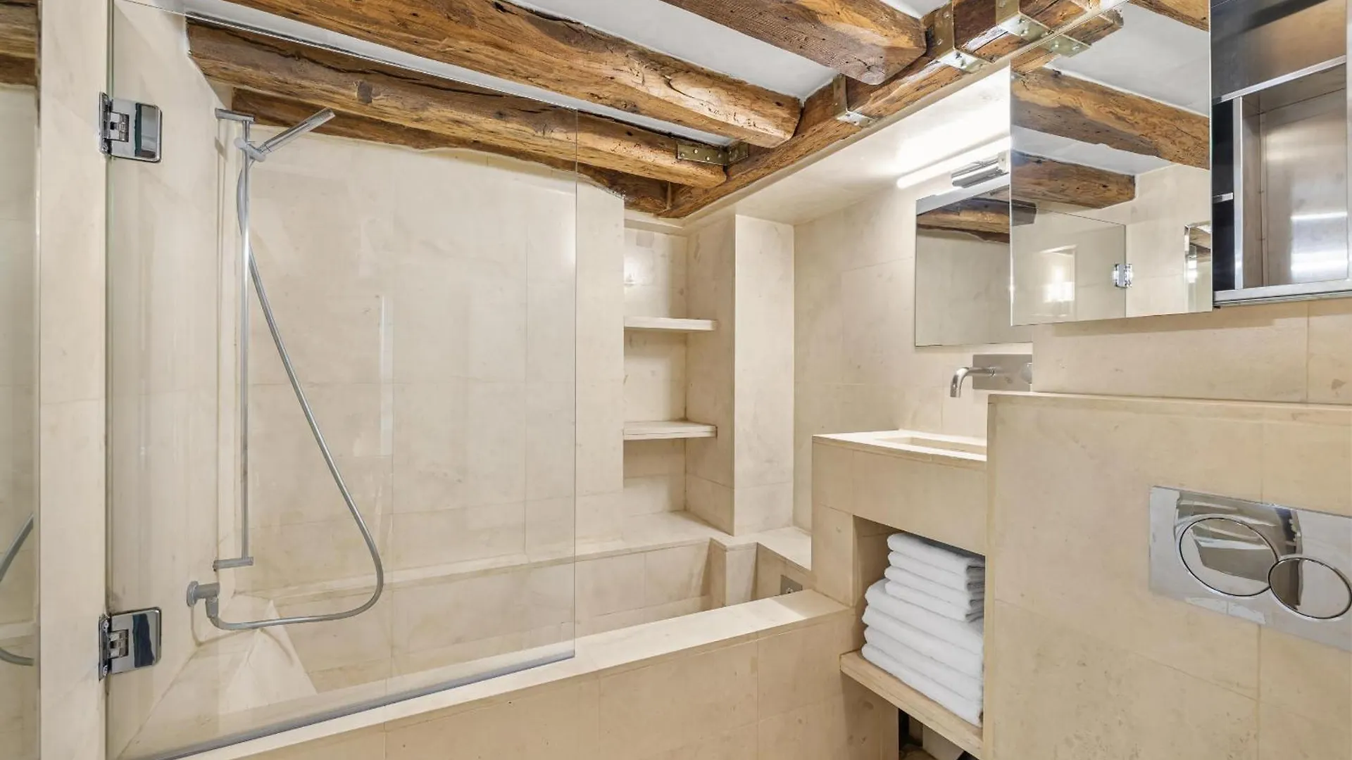 Caprice Amour Apartment Paris France